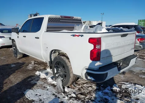 2022 Chevrolet Silverado 1500 4Wd Short Bed Custom z USA, uszkodzony, nr VIN 1GCPDBEK0NZ646084